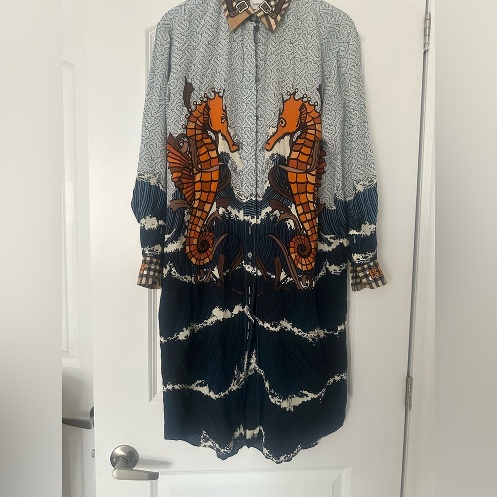 Burberry 100 Silk Seahorse Print Shirt Dress with Heritage Check Collar Cuffs 4 - Picture 2 of 11